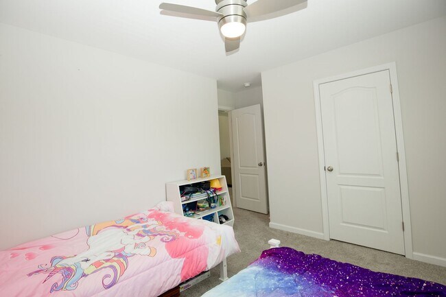 Building Photo - Coming up soon!!!!Centric beautiful proper...