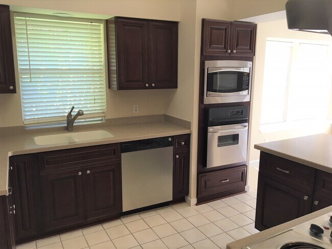Building Photo - 3318 Kempwood Dr