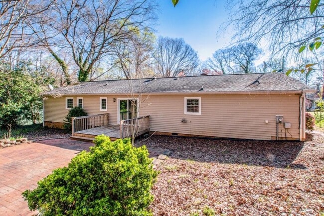 Building Photo - 2089 Rock Springs Cir