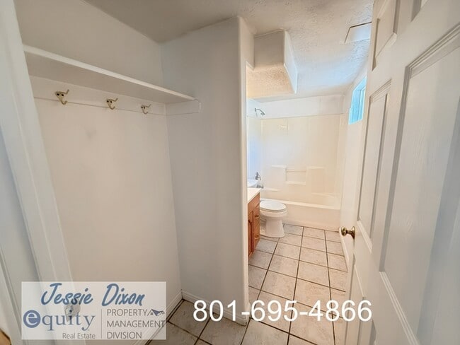 Building Photo - 219 Country Club Dr