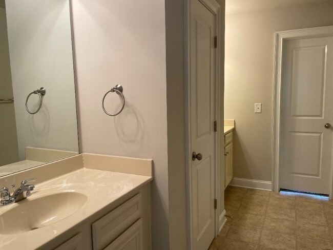 Building Photo - 1011 Virginia Oak Ln