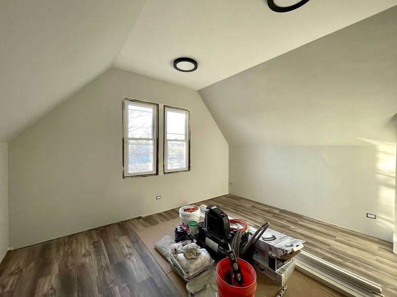 Building Photo - 2937 N Ashland Ave