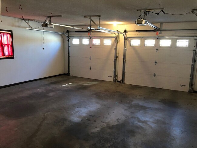 Building Photo - 4Bed/3Bath, Ranch-Style Home in Wooded Area