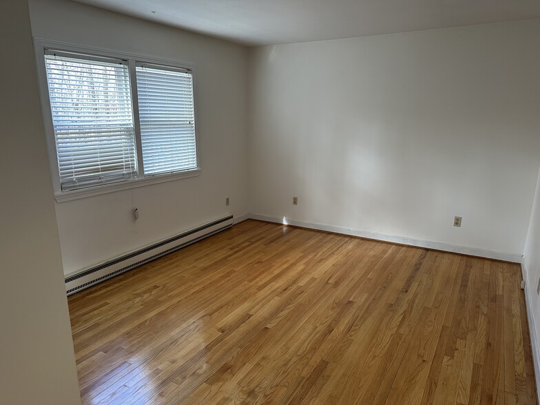 Building Photo - 6 Birch Cir