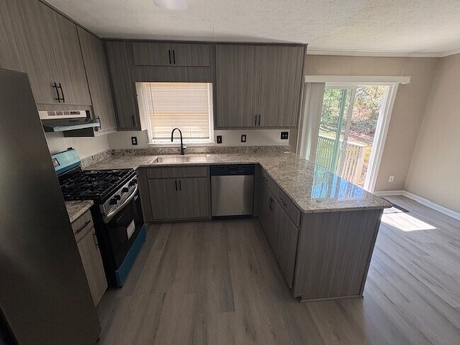 Building Photo - Spacious 4BR House in Lithonia