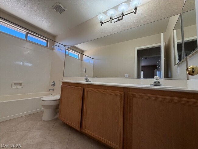 Building Photo - 7613 Roop St