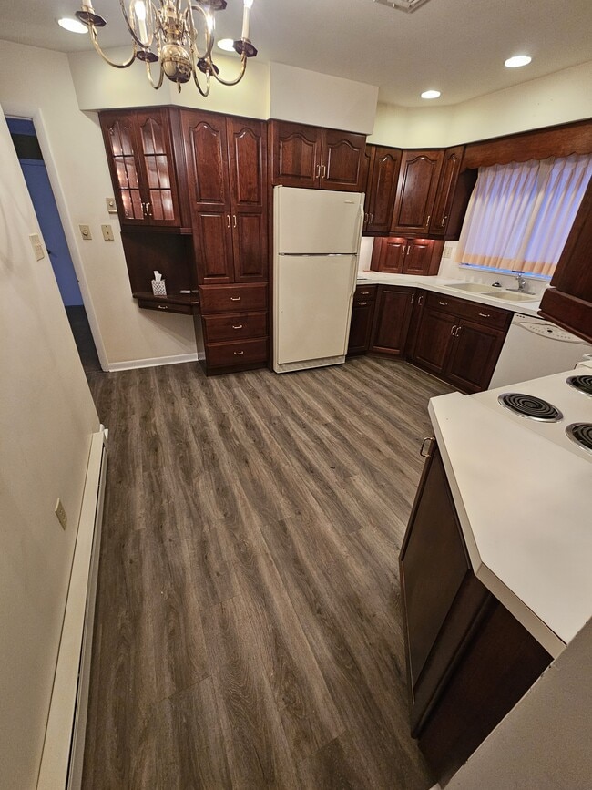 Building Photo - 5 Birch Dr