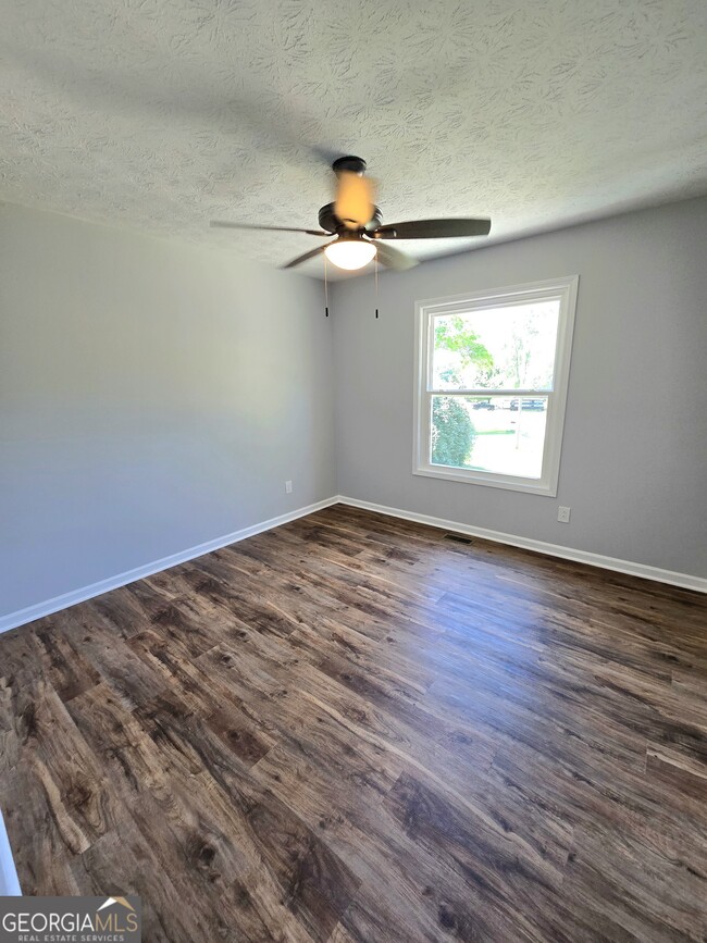 Building Photo - 175 Beacon Dr