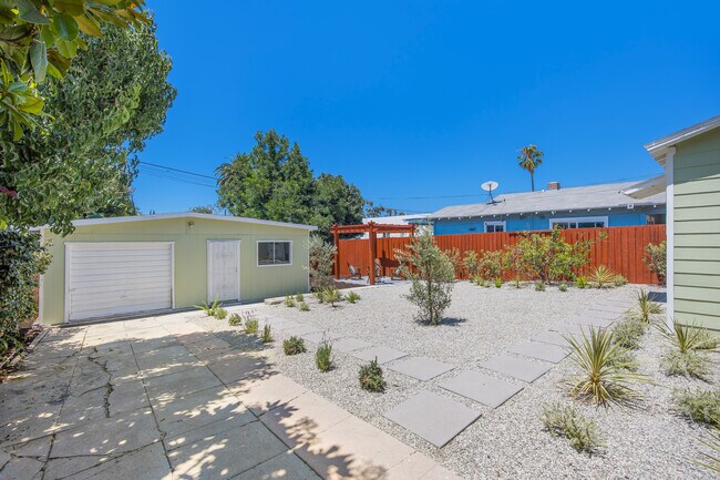 Building Photo - 407 Benton Wy