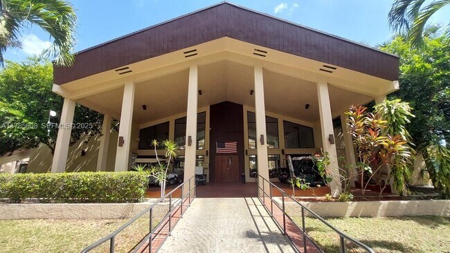 Building Photo - 14211 N Kendall Dr