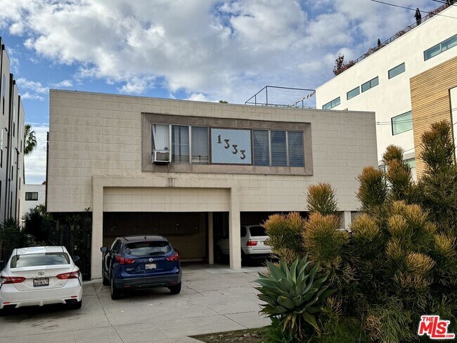 Building Photo - 1333 N Fuller Ave