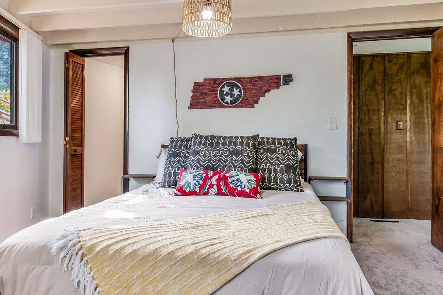 Building Photo - 325 Poplar Hill Ln