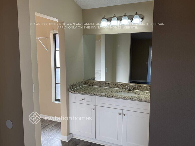 Building Photo - 1502 Carter Oaks Dr