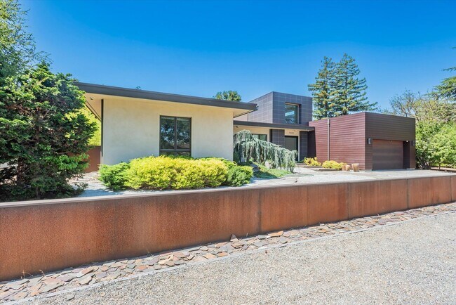 Building Photo - Wow! What a Great Home!