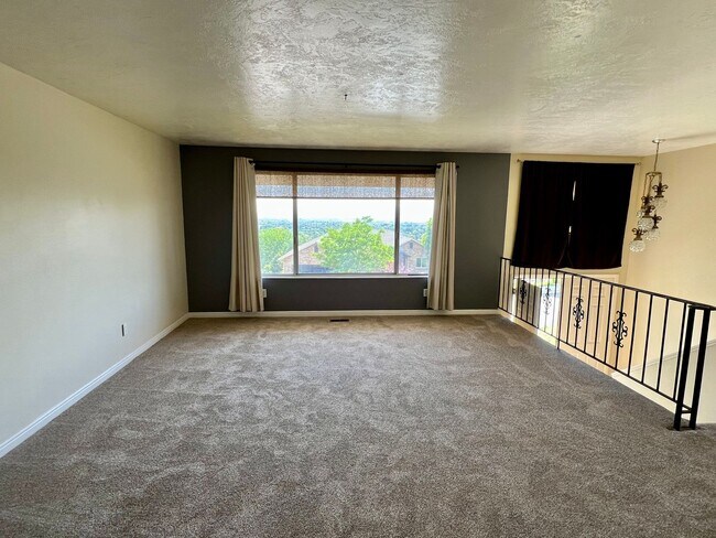 Building Photo - Lovely Home With Incredible Views.