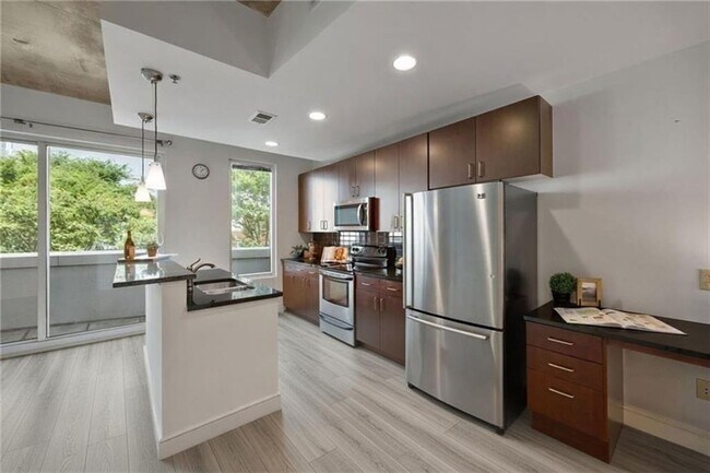 Building Photo - 44 Peachtree Pl NW