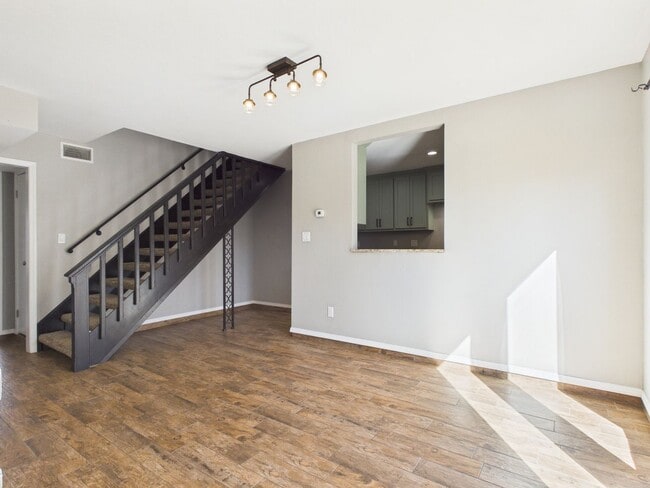 Building Photo - Beautiful in Belmar!