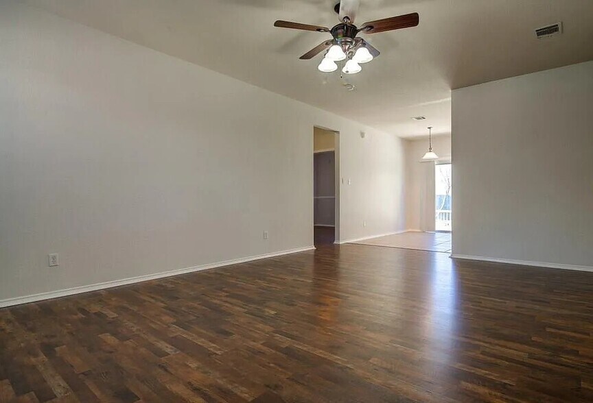 Building Photo - 305 Olmos Dr