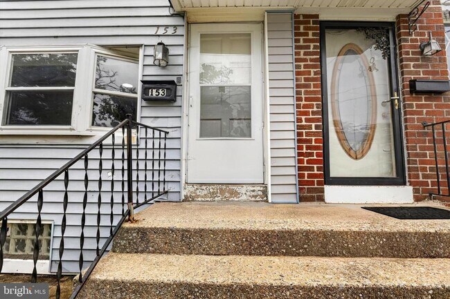 Building Photo - 153 W 21st St