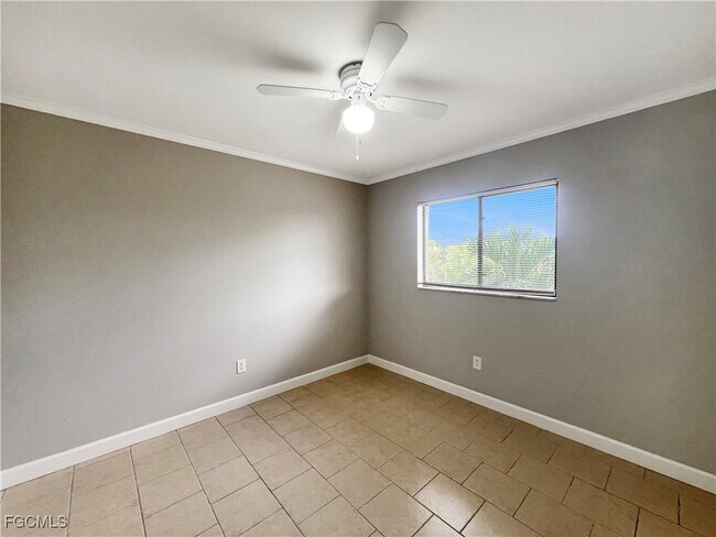 Building Photo - 4530 SW 10th Ave