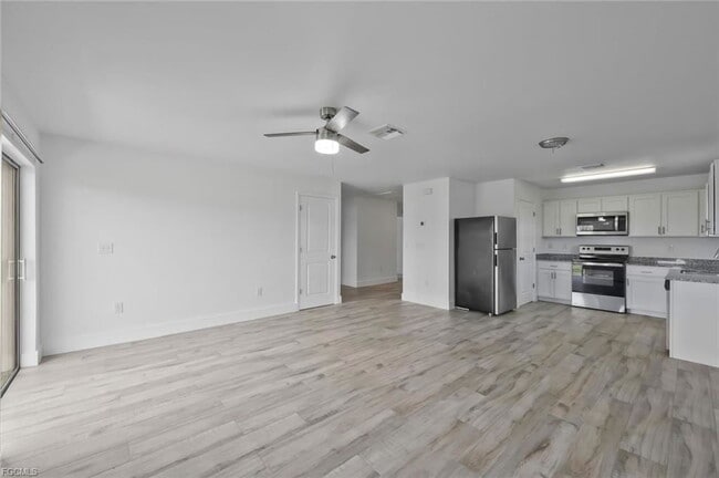 Building Photo - 2426 Santa Barbara Blvd