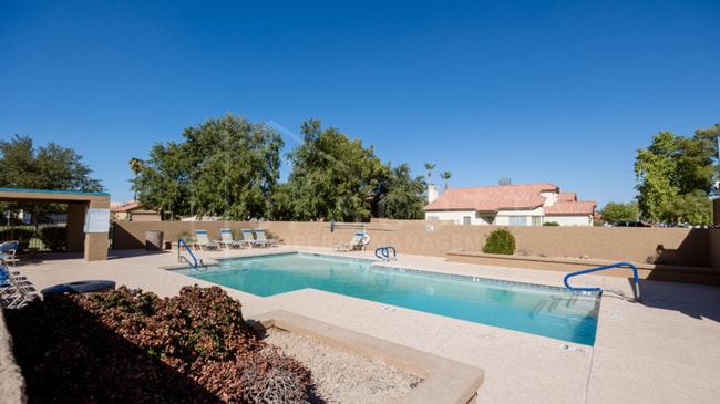 Building Photo - Charming Ahwatukee Home in Gated Community...
