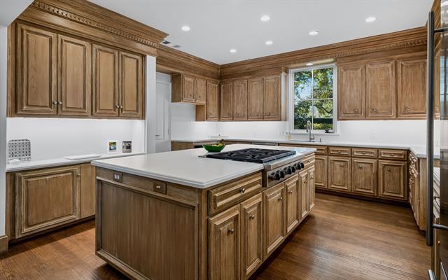 Building Photo - 1 Willow Wood Cir