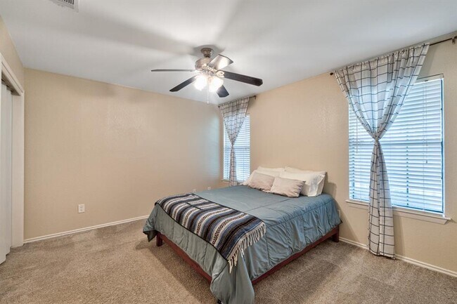 Building Photo - 1411 Gracy Farms Ln