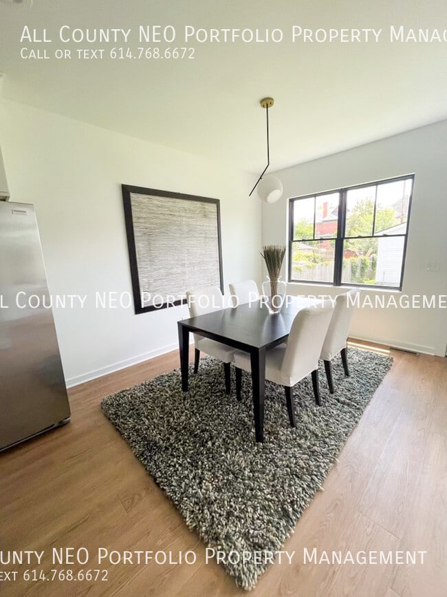 Building Photo - 1053 Oak St