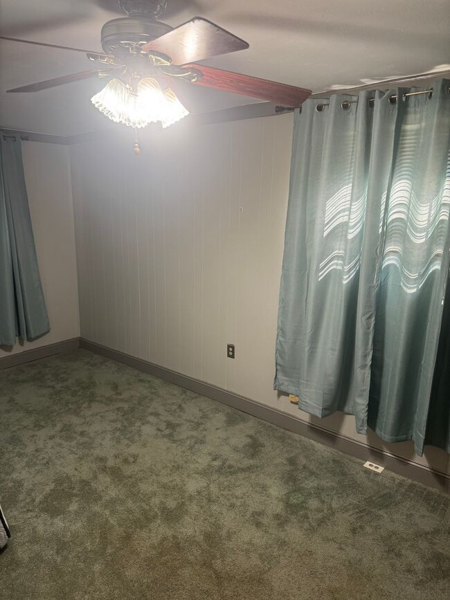 Building Photo - Updated 4 bedroom in Taylors