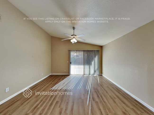 Building Photo - 1032 N Hudson Pl