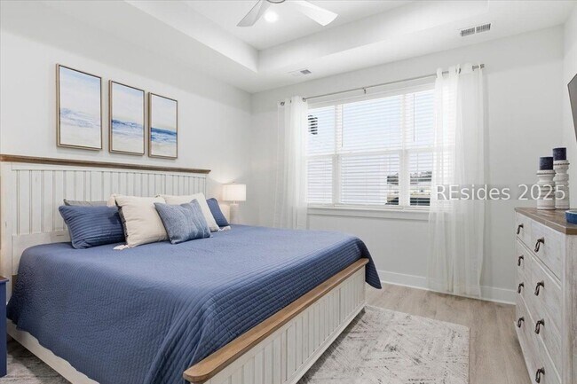 Building Photo - 119 Blue Starfish Ln