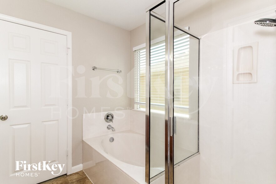 Building Photo - 2138 Brinkley Dr