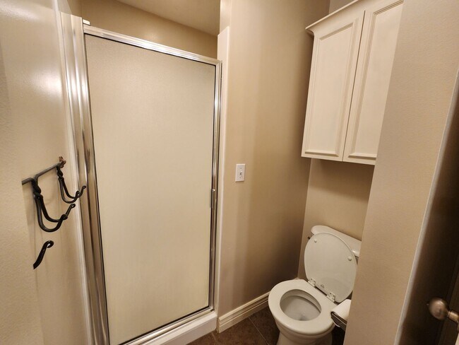 Building Photo - LOVE where you LIVE! 3 bd. 2.5 bath Luxury!