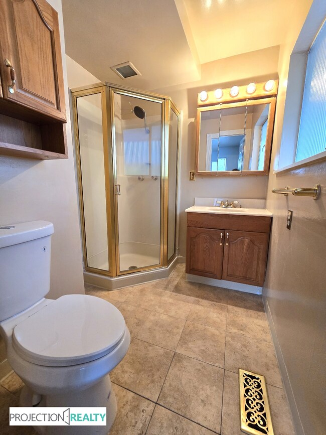 Building Photo - 11128 NE Everett St