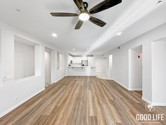 Building Photo - Stylish 2-Bed 2-Bth Home in Irvine with Pool, Jacuzzi, Basketball Court, Balcony & 2 Car Attached...