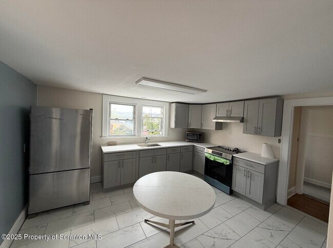 Building Photo - 128 S Main St