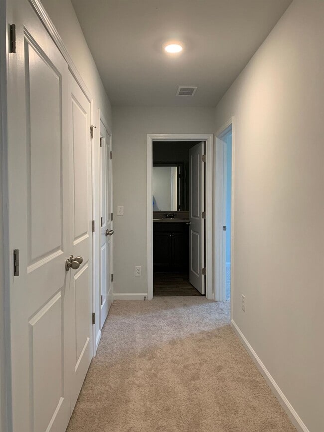 Building Photo - 235 Spencer Cir