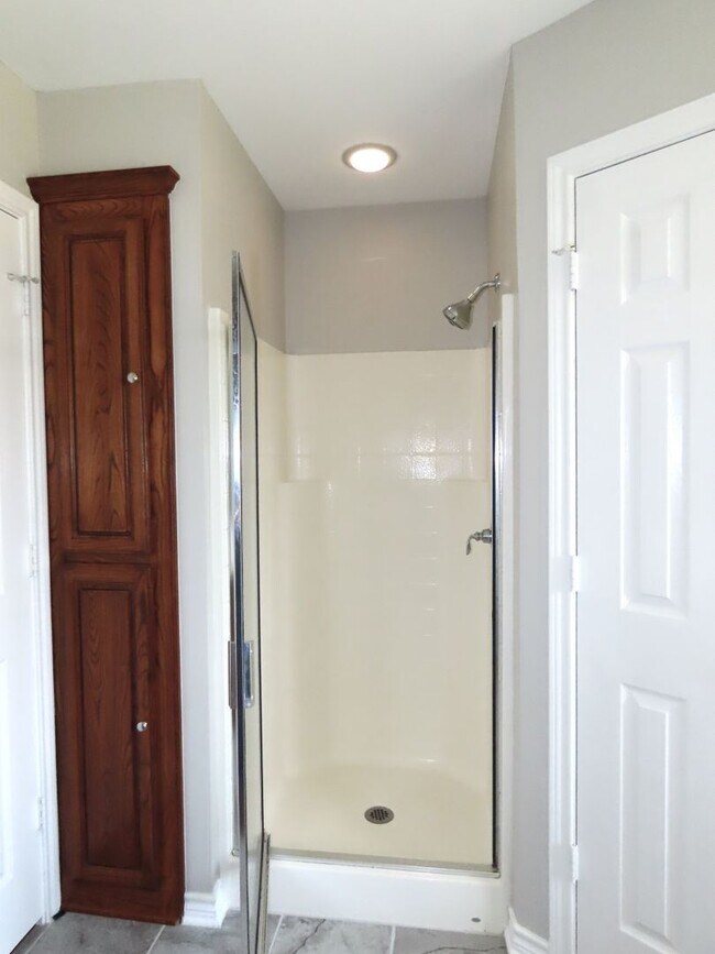 Building Photo - Gorgeous 3 Bedroom, 2 Bath Home in Flint!