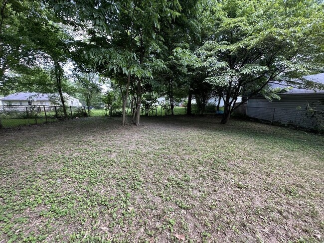 Building Photo - Lovely 2 Bedroom / 2 Bath for Rent - Section 8 Welcome