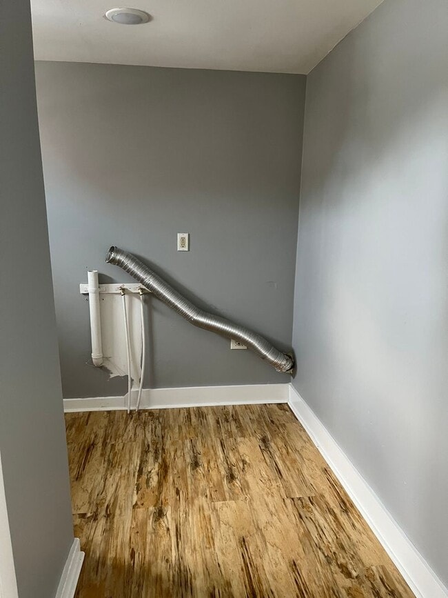 Building Photo - Beautiful 3-bedroom, 1.5-bathroom home in the heart of Lancaster!