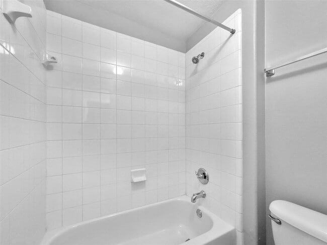 Building Photo - 835 Forest Ivy Ln