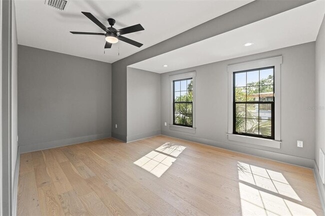 Building Photo - 807 W Park Ave