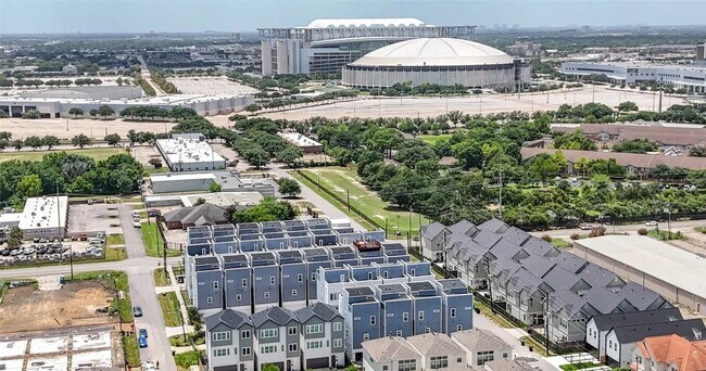 Building Photo - 2105 Engelmohr St