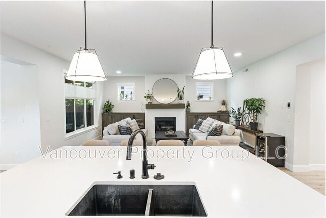 Building Photo - 746 SE 38th St