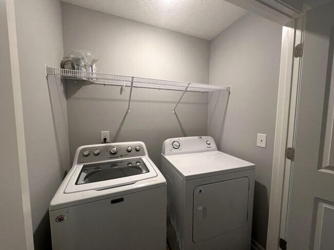 Building Photo - 813 Vigilant Dr