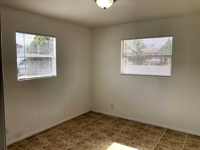 Building Photo - Cute 3 Bedroom Home on Large Fully Fenced Lot!