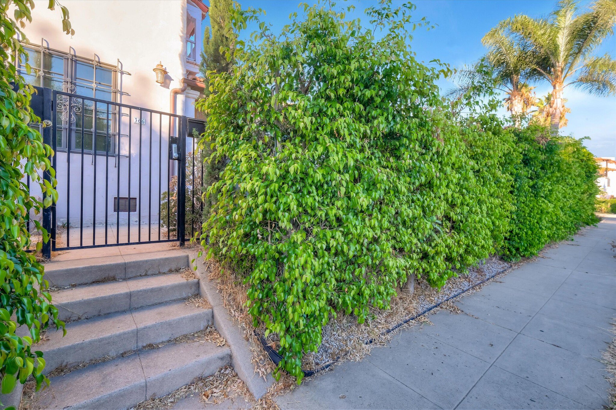 Building Photo - 366 S Crescent Heights Blvd