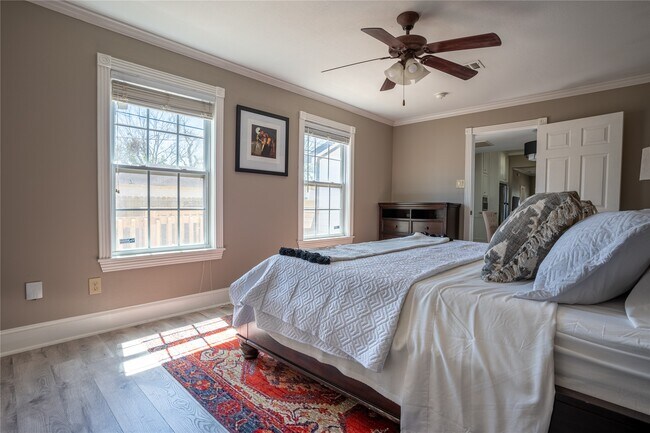 Building Photo - 802 Enid St