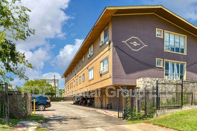 Building Photo - 5315 Columbia Ave